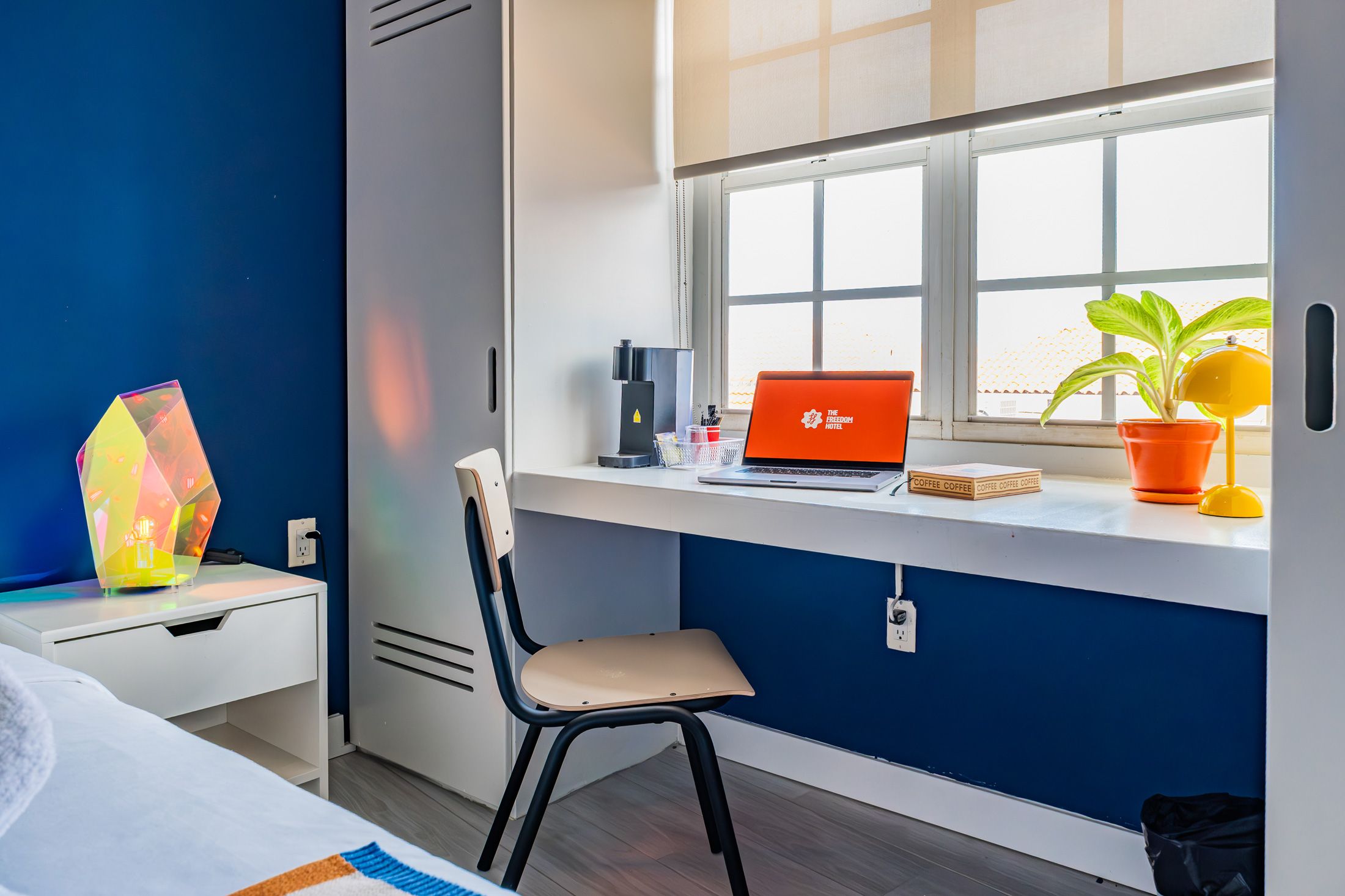 Deluxe King Double - Desk.jpg